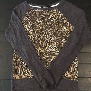 Soft & Comfy Leopard 🐾 & Gray Sweater in S